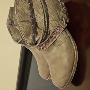 Women's Gray Ankle Boots